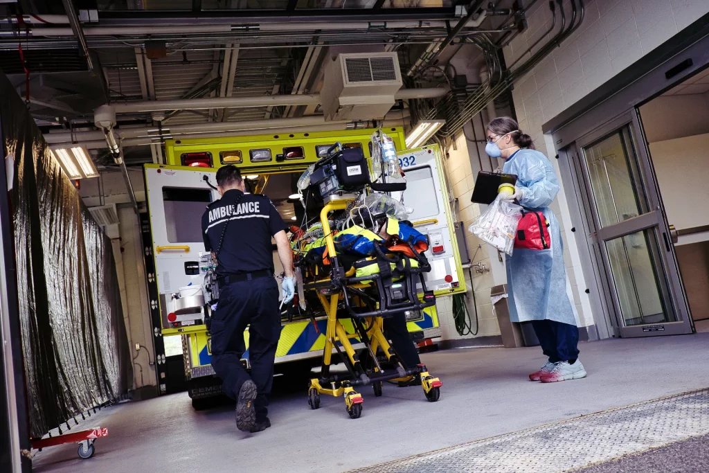 Transfert ambulancier avec escorte